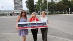 Stadträtin Ulli Sima (SPÖ), Wiener Stadtwerke-Vizechefin Martina Unterholzner mit Wiener ...
