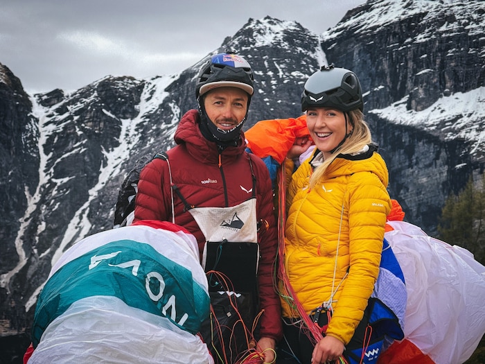 Wettkampfpilot Aaron Durogati mit „Schatzi“ Johanna Eller
