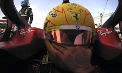 Lewis Hamilton wischte sich unter dem Visier die Tränen aus den Augen.