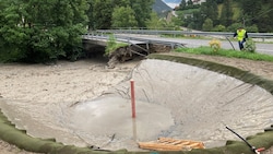 Unterspülte Reschenstraße: Nur eines von vielen Unwetterszenarien im Vorjahr.  (Bild: Land Tirol)