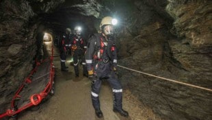 Die Grubenwehren verfügen über schweren Atemschutz, mit dem sie bis zu eineinhalb Stunden im Einsatz sein können. (Bild: Jürgen Fuchs)
