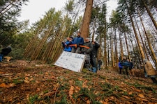 Am 13. Jänner 2020 starteten die Proteste im Wald von Bad Vigaun. (Bild: Markus Tschepp)