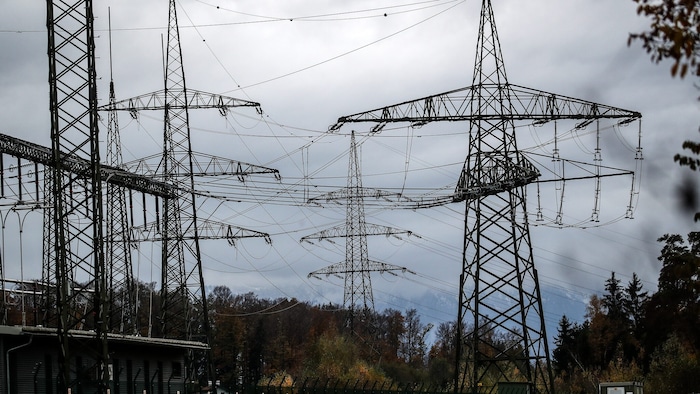 Die 380 kV-Leitung in Elixhausen (Salzburg) – Pläne für die Kärntner Hochspannungs-Trasse wurden ...