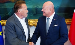Arnold Schwarzenegger und Bundeskanzler Christian Stocker am Montag im historischen ...