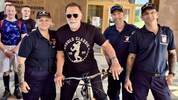 Arnold Schwarzenegger überraschte auch die steirischen Kameraden der Freiwilligen Feuerwehr ...