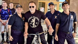 Arnold Schwarzenegger überraschte auch die steirischen Kameraden der Freiwilligen Feuerwehr Rohrbach-Steinberg. (Bild: Screenshot/FF Steinberg-Rohrbach)