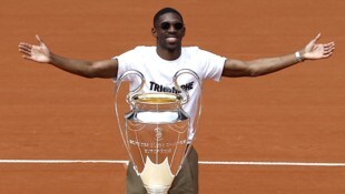 Ousmane Dembele und die Champions-League-Trophäe