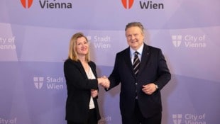 Bürgermeister Michael Ludwig (SPÖ) und Vizebürgermeisterin Bettina Emmerling (Neos) stellen ...