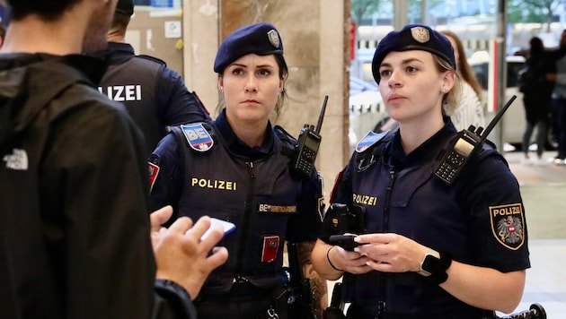 Polizistinnen bei einer Kontrolle im Zuge der Schwerpunktaktion