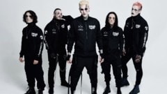 Keine Angst, die wollen nur spielen. Motionless In White rund um Frontmann Chris Cerulli (m.) ...