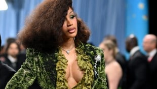 Cardi B hat jetzt die Fixkosten für ihre drei Kids offengelegt. Und die sind nicht von ...