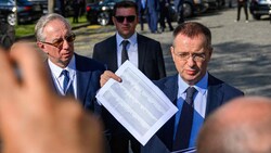 Die russische Delegation bei den Gesprächen in Istanbul (Bild: AFP/YASIN AKGUL)