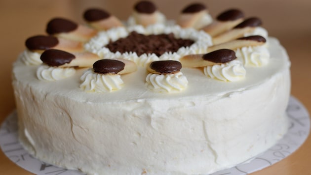 Die Malakoff-Torte kann man getrost ein bis zwei Tage im Voraus zubereiten – sie wird dadurch sogar noch besser!