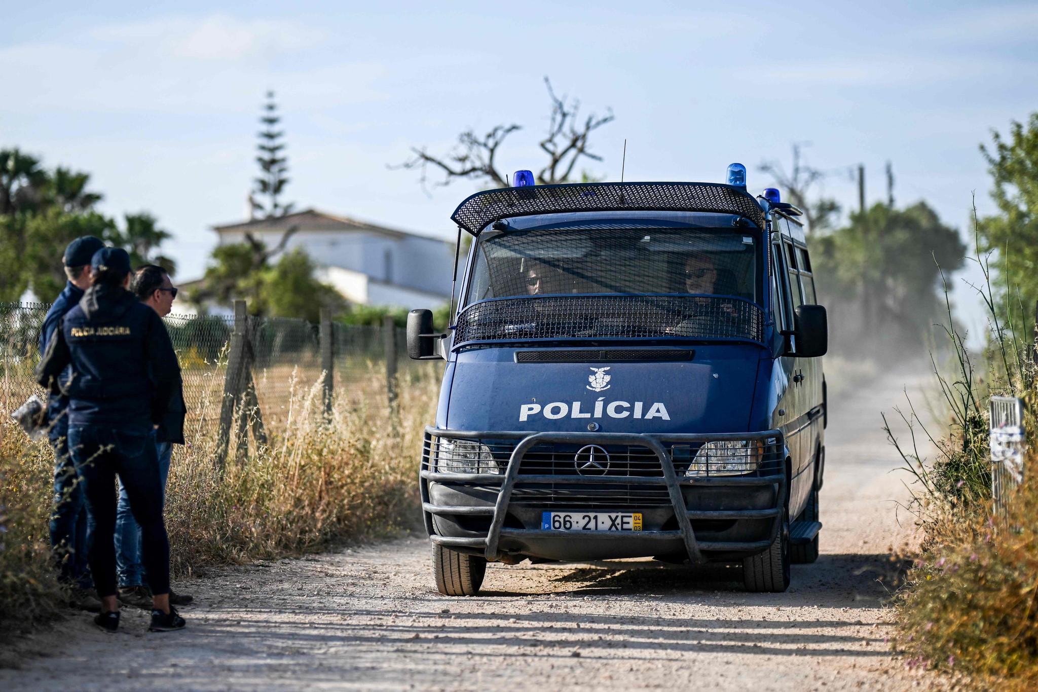 Dienstagfrüh trafen die Ermittler ein. (Bild: AFP/PATRICIA DE MELO MOREIRA) Dienstagfrüh trafen die Ermittler ein. (Bild: AFP/PATRICIA DE MELO MOREIRA)