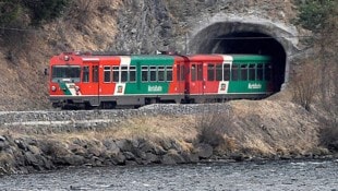 Die Bahn am Weg durch den Lungauer Streckenabschnitt: Jetzt wird in Sicherheit investiert.