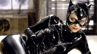 Michelle Pfeiffer hat in ihrer Rolle als „Catwoman“ Danny DeVito beim „Batman“-Dreh den Kopf ...