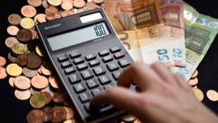 Vielen Gemeinden geht langsam das Geld aus. Schon bald könnte es bei der Bezahlung der Gehälter ...