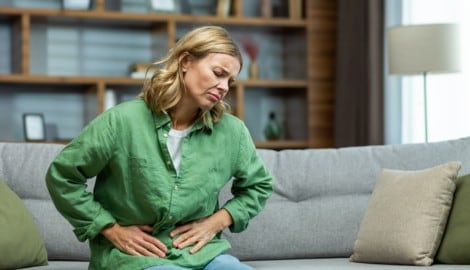 Ein Drücken und Rumoren im Bauch sind typische Symptome. (Bild: VORONA)