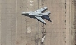 Satellitenaufnahme von einem Mittelstreckenbomber des Typs Tupolev Tu-22 auf dem ...