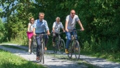 2023: Das waren noch bessere Zeiten für das Radwegenetz in Vorarlberg (vorne Daniel Zadra und ...
