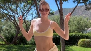 Lena Gercke tanzt für ihre Fans im Bikini Samba.