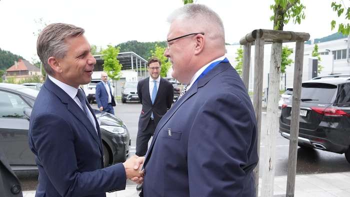AT&S-Vorstandschef konnte am Dienstag in Leoben auch Wirtschaftsminister Wolfgang Hartmannsdorfer (links) begrüßen.