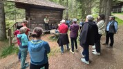 In Kals gingen die Vorlesepatinnen mit den Teilnehmern in den Wald.