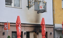 Zwei Tage nach der vorläufigen Schließung der Traditionsgaststätte zerstörte ein Feuer die ...