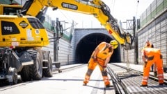 Die letzten Bauarbeiten sind beendet, derzeit wird die neue Westbahnstrecke getestet.