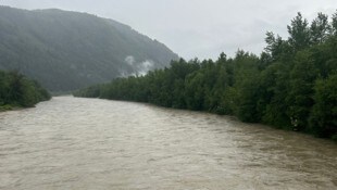 Die Drau führt aktuell Hochwasser.