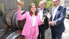 Hannah I. reicht die Krone weiter. Liegenfeld und Oschep danken ihr für alles.