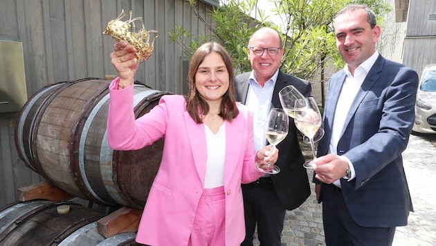 Hannah I. reicht die Krone weiter. Liegenfeld und Oschep danken ihr für alles.