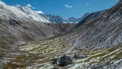 Die Fotomontage zeigt: Der vordere Teil des 2400 Meter hoch gelegenen Platzertals bleibt ...