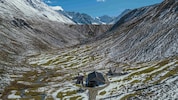 Die Fotomontage zeigt: Der vordere Teil des 2400 Meter hoch gelegenen Platzertals bleibt erhalten, der hintere wird geflutet. Dafür gibt es Weide-Ausgleichsflächen. (Bild: Tiwag)