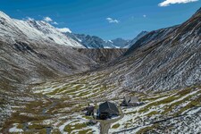 Die Fotomontage zeigt: Der vordere Teil des 2400 Meter hoch gelegenen Platzertals bleibt ...