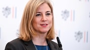 Die Außenministerin bringt vor 14 Jahren gestarteten Prozess zu Ende (Bild: AFP/MICHAL CIZEK)