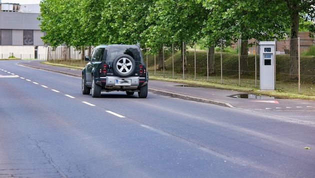 Die Radars in der Linzer Stahlstraße sind nicht versteckt, aber deutlich strenger als auf öffentlichen Straßen. Strafen können schnell empfindlich teuer werden. 