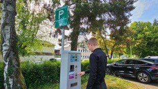 Rund um das Strandbad wurden Parkscheinautomaten aufge- stellt. Da müssen Badegäste jetzt eine ...