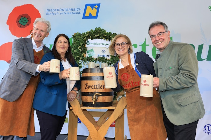 Wie jedes Jahr fand auch wieder ein Bieranstich bei der Waldviertel pur statt.