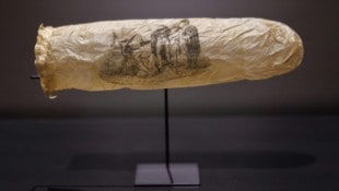 Dieses Kondom ist derzeit im Rijksmuseum in Amsterdam zu sehen. Es stammt wohl aus einem Bordell ... (Bild: AP/Kelly Schenk)