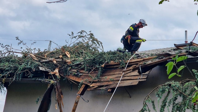 Sturmschäden hielten die Feuerwehrkräfte auf Trab.