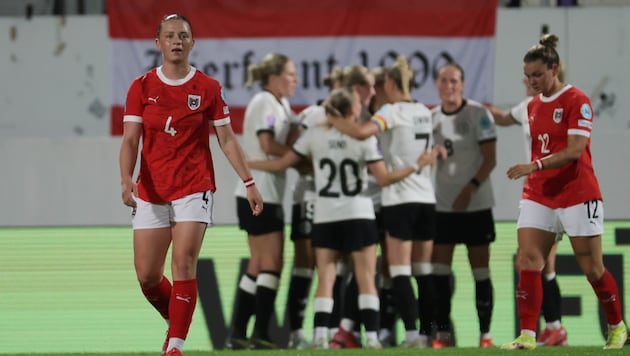 Hängende Köpfe bei Österreichs Fußball-Frauen – gegen Deutschland war man heute chancenlos.