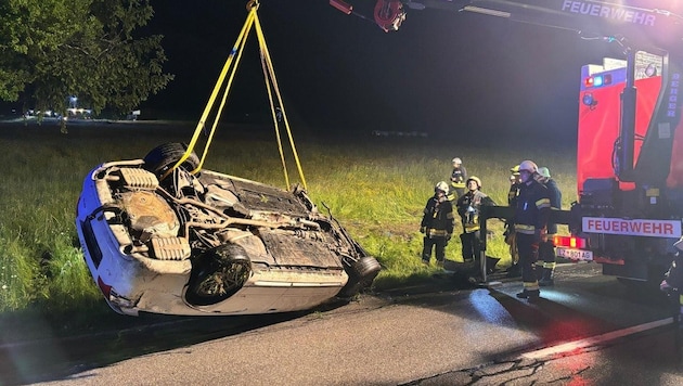 Der Wagen musste nach dem Unfall geborgen werden.
