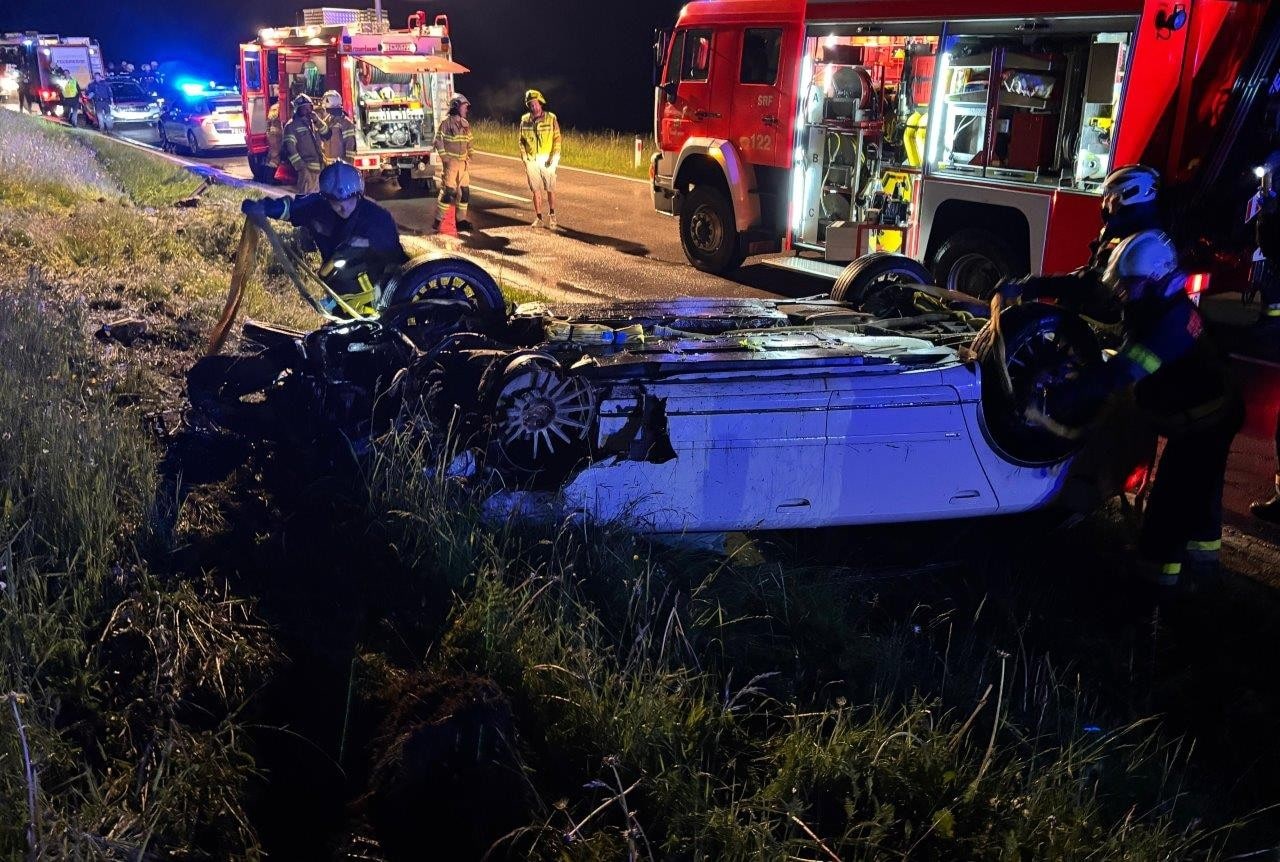 Feuerwehren, Polizei und Rettung standen im Einsatz. (Bild: Stützpunkt-Feuerwehr Winklern) Feuerwehren, Polizei und Rettung standen im Einsatz. (Bild: Stützpunkt-Feuerwehr Winklern)