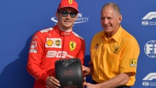 Jody Scheckter (re.) mit Ferrari-Pilot Charles Leclerc im Jahr 2019