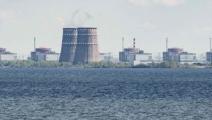 Das im Gebiet Saporischschja liegende mit sechs Blöcken größte Atomkraftwerk Europas wird seit ...