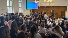 Enormer Andrang und großes Interesse beim Prozess in Klagenfurt, bei dem auch ein Urteil gefällt ...