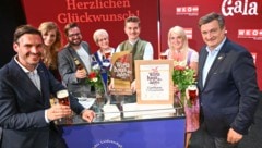 Sieger der Wirtshauswahl: Urbani Wirt mit den Partnern des Events.