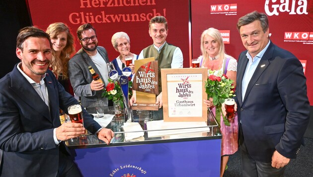 Sieger der Wirtshauswahl: Urbani Wirt mit den Partnern des Events.