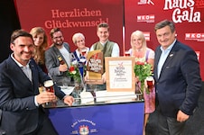 Sieger der Wirtshauswahl: Urbani Wirt mit den Partnern des Events.